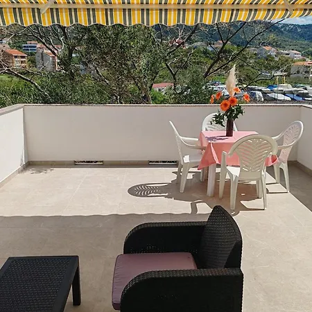 Πανσιόν And With Parking Space Banjol, Rab - 24964