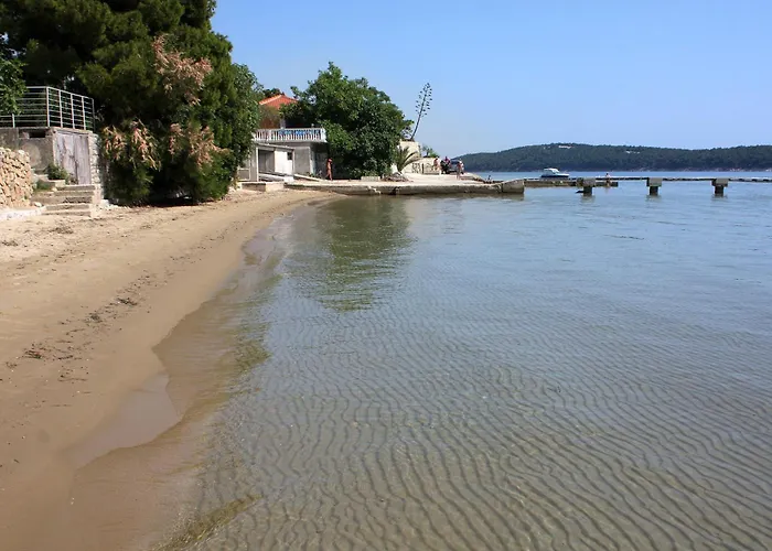 招待所 And With Parking Space Banjol, Rab - 24964 3*